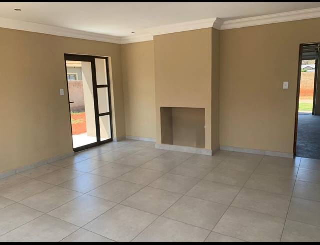 3 BEDROOM HOUSE FOR SALE IN HENLEY ON KLIP